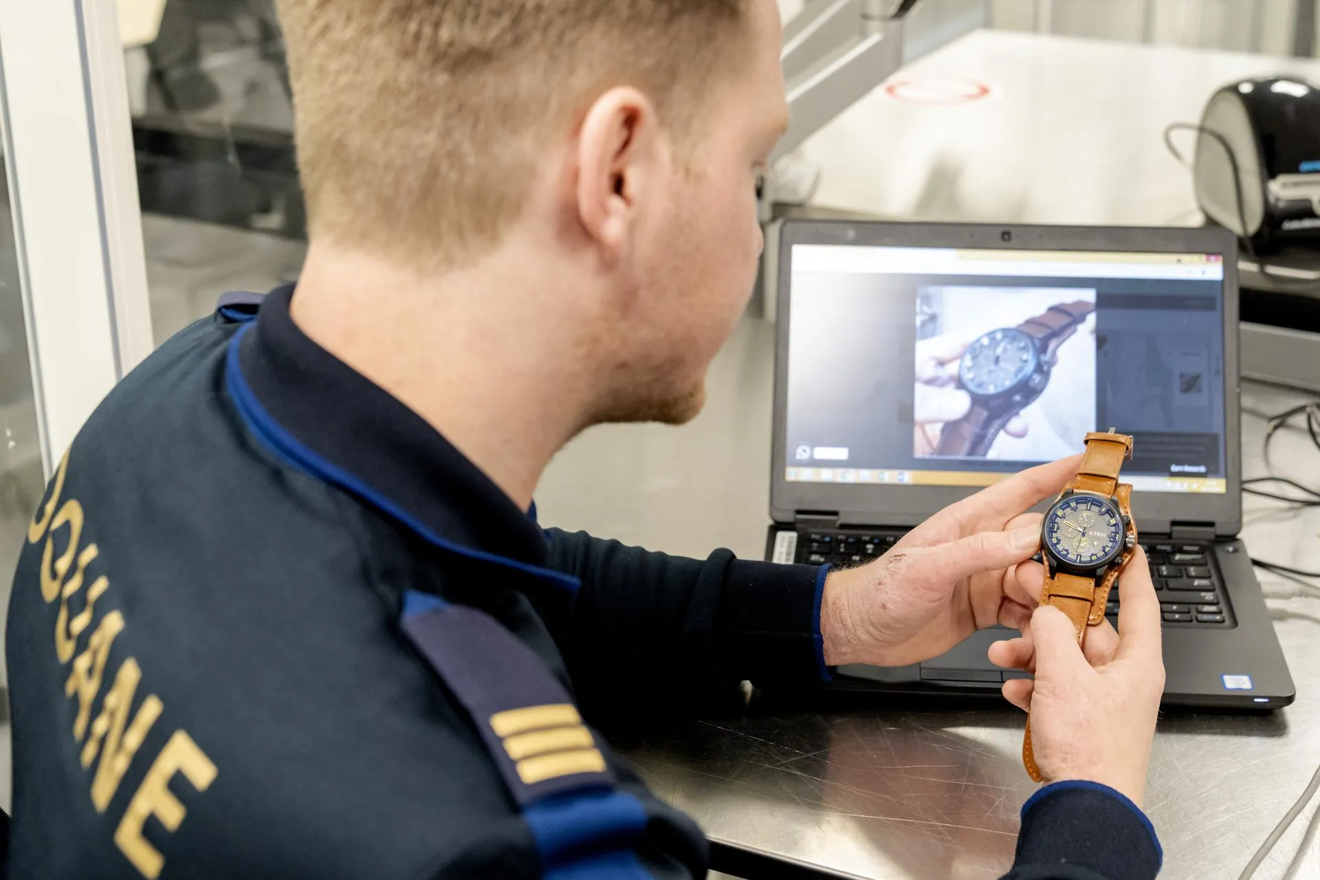 douane e commerce horloge namaak 3