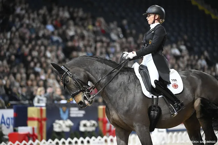 dressuuramazone von bredow werndl prolongeert ek titel