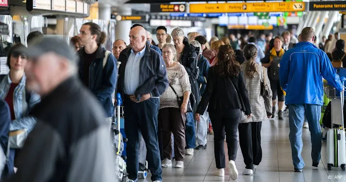 drukke aankomstdag verwacht op schiphol door hemelvaart