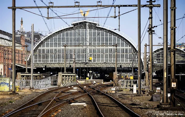 drukte op spoor amsterdam door werkzaamheden en concerten beyonce