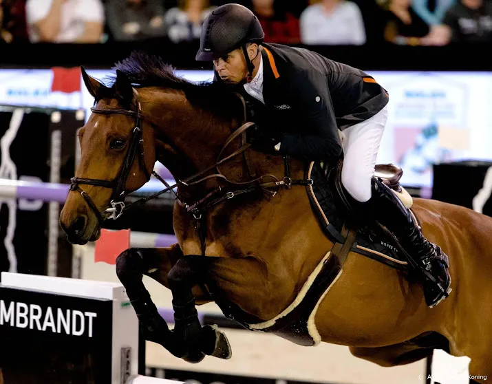 dubbeldam krijgt zijn paard cadeau