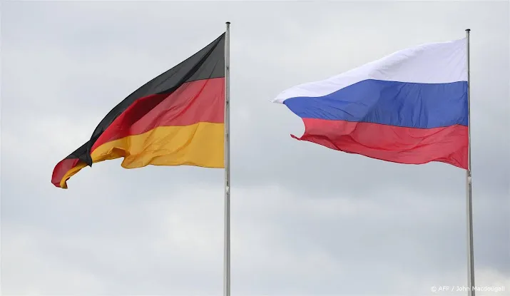 duits staatsbedrijf krijgt kritiek voor handel in russische lng