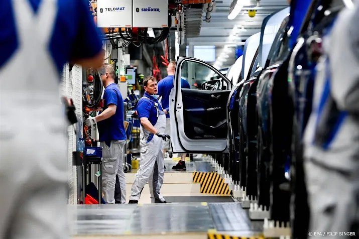 duitse economie krimpt harder dan verwacht recessie op de loer