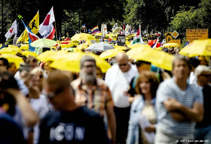 duizenden bij aanvang coronaprotest rotterdam
