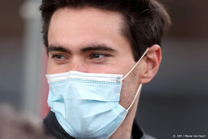dumoulin zwijgt over toekomst als profrenner