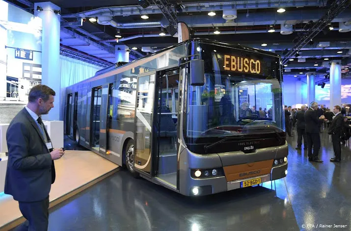 ebusco ziet omzet bijna vervijfvoudigen schroeft winstdoel terug