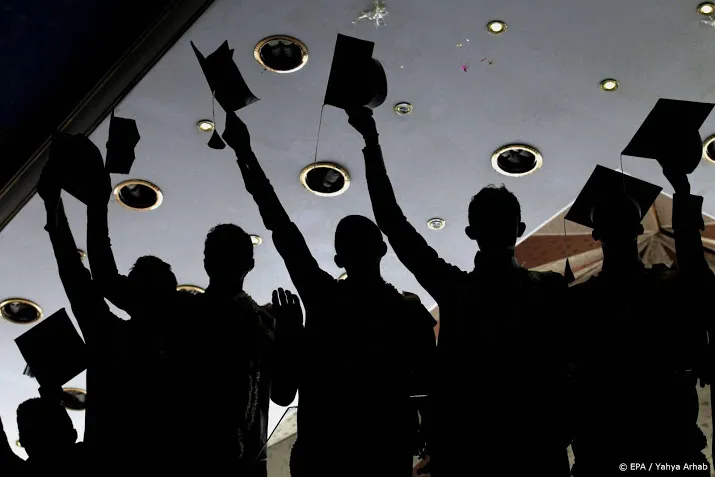 een nederlandse universiteit minder in top 200