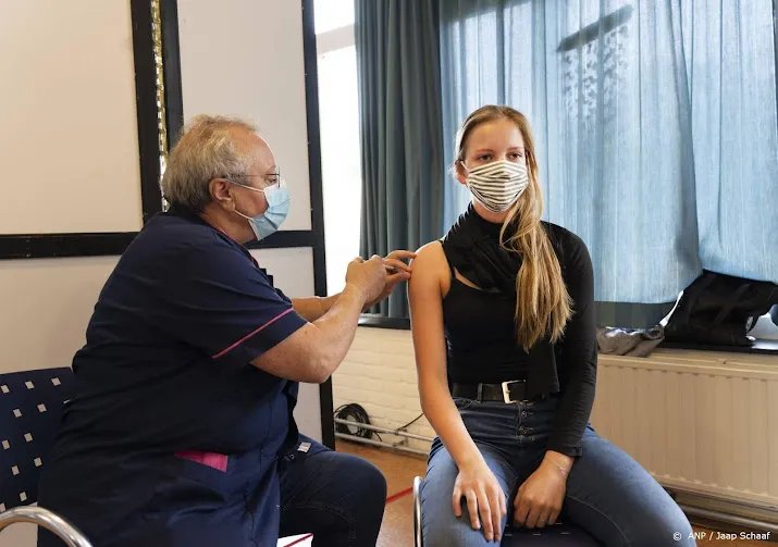 een op drie 12 tot 17 jarigen is volledig gevaccineerd