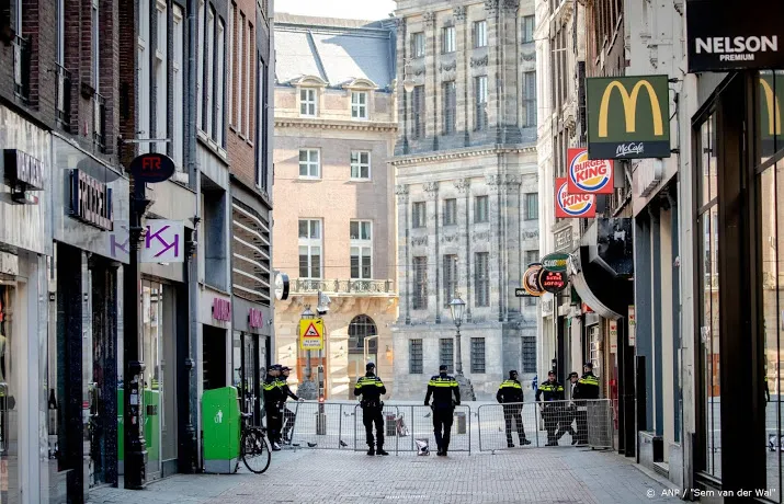 eenrichtingsverkeer op wallen en kalverstraat tegen drukte