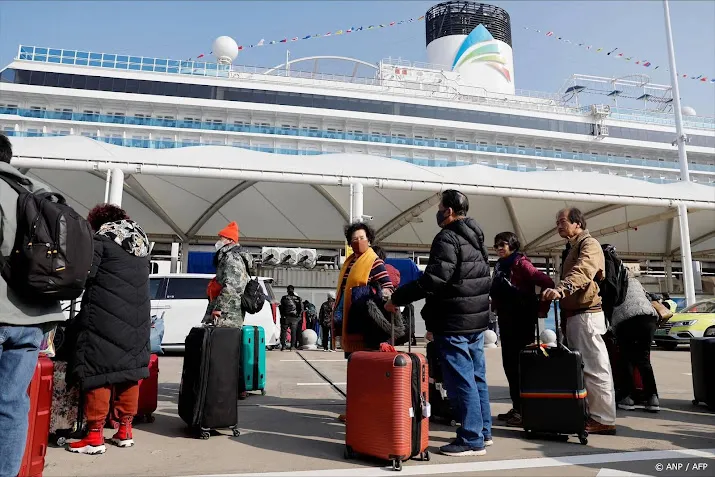 eerste in china gebouwde cruiseschip begint eerste tocht