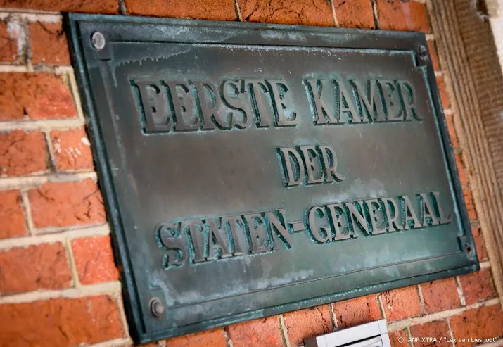eerste kamerleden na weken weer bijeen voor coronamaatregelen