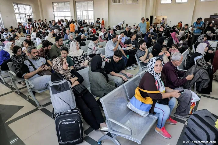 eerste nederlanders uit gaza opgevangen door team buza in egypte