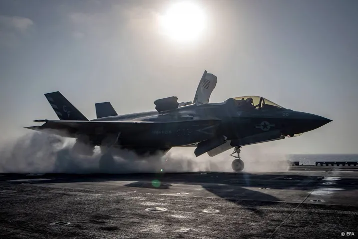 eerste operationele f 35 overgedragen