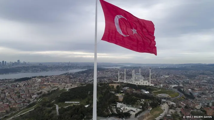 eerste turkse journalist opgepakt na overtreden desinformatiewet