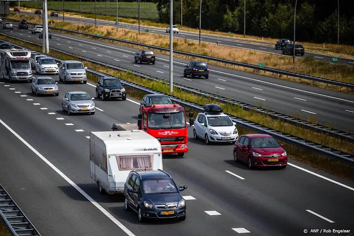 eerste vakantiefiles op europese wegen richting het zuiden