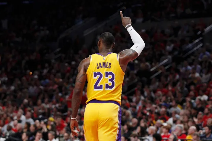 eerste zege james met lakers