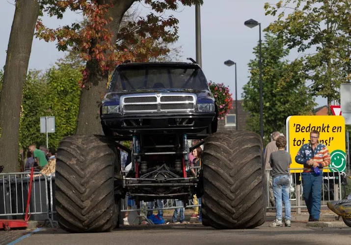 eis 15 maanden in beroepszaak monstertruck