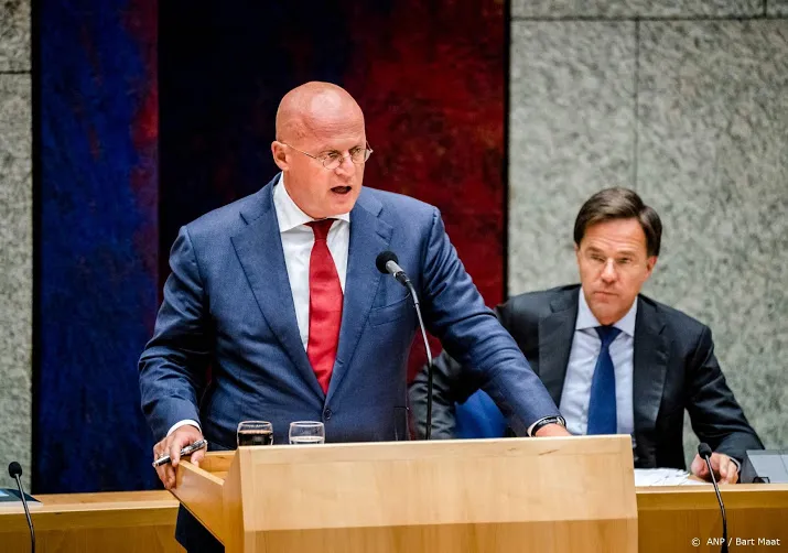 emotionele grapperhaus opnieuw door stof om bruiloft