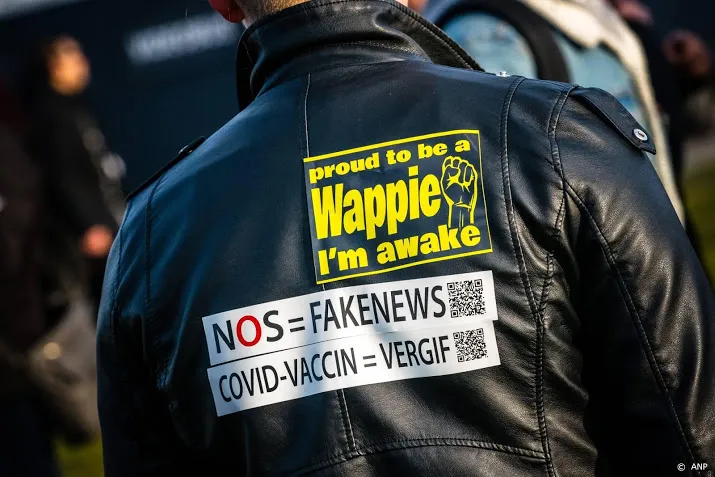 enkele honderden demonstranten op vrijthof in maastricht