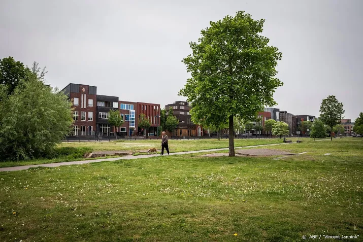 enschede staat op aangepaste wijze stil bij vuurwerkramp