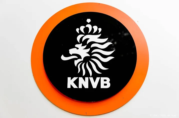 eredivisiewedstrijden van zondag gaan niet door vanwege storm