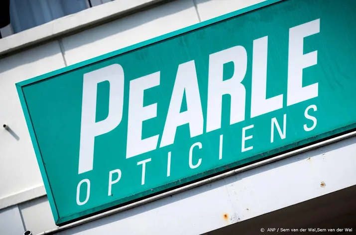 essilorluxottica wil van overname moeder optiekketen pearle af