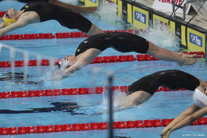 estafettezwemsters met nationaal record net naast podium