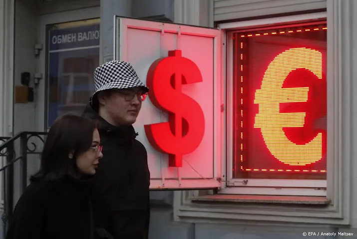euro en russische roebel dalen door dreiging olie embargo