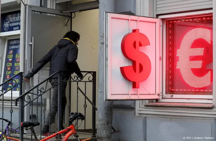 euro weer kort evenveel waard als dollar