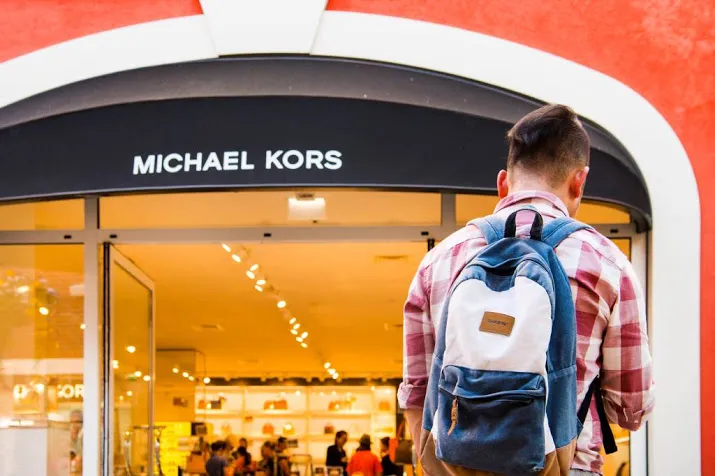 europees groen licht voor overname versace