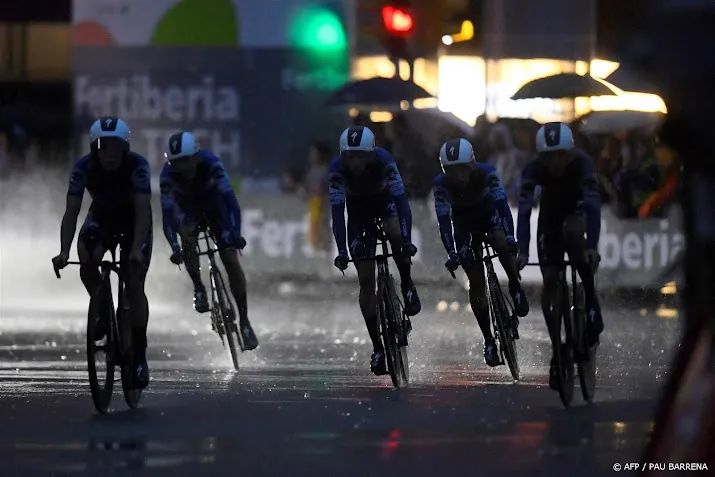 evenepoel boos na supergevaarlijke ploegentijdrit vuelta