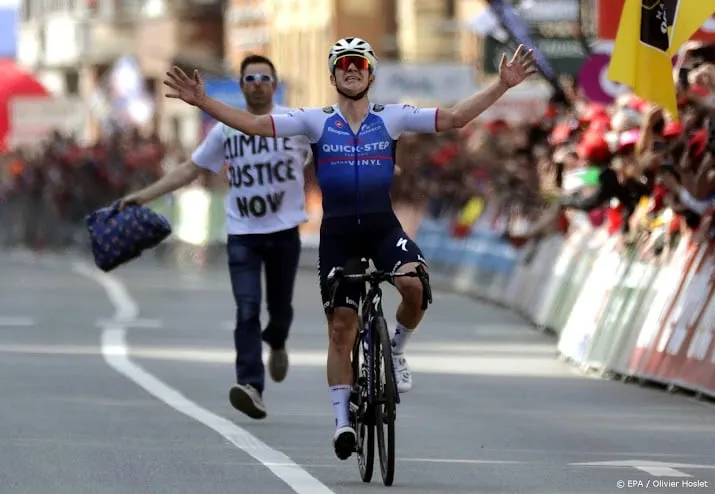 evenepoel wint bij debuut wielerklassieker luik bastenaken luik