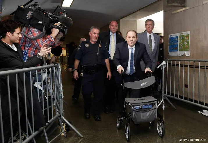 ex filmmagnaat weinstein aangeklaagd voor misbruikpoging in hotel