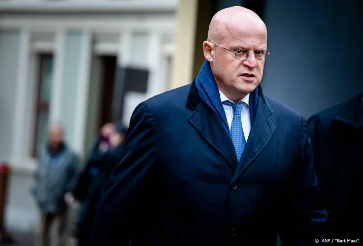 ex politiechef doet aangifte tegen grapperhaus