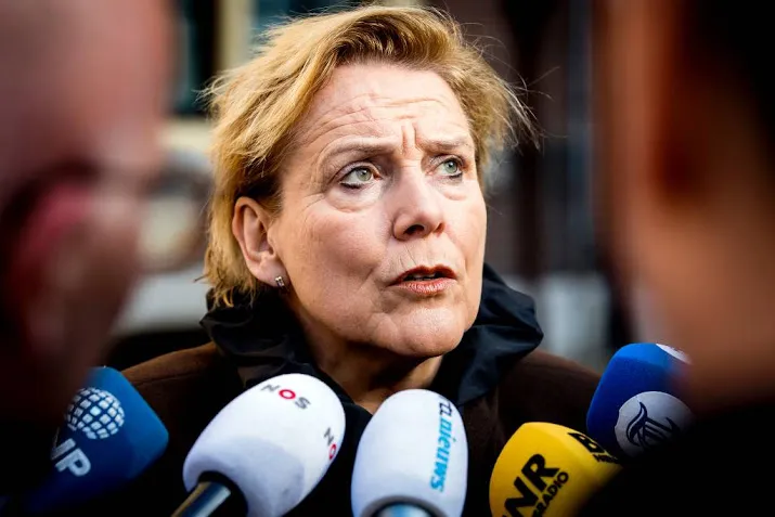 excuses bijleveld voor slachtoffers defensie