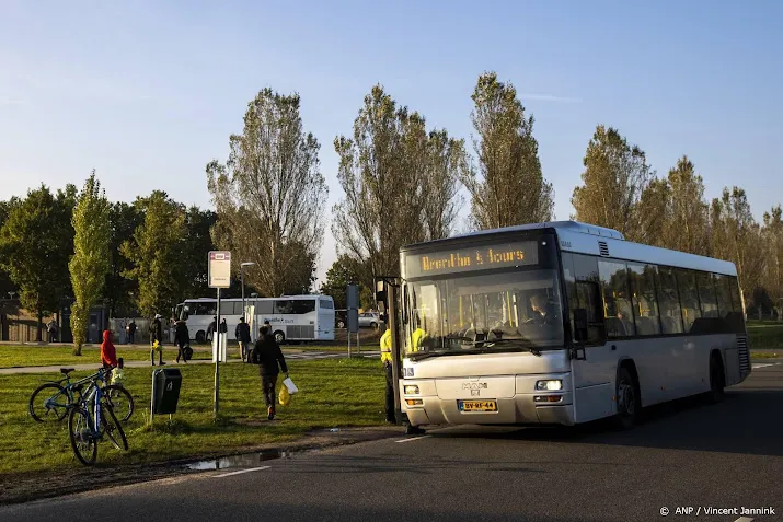 extra raadsvergadering over overvol aanmeldcentrum ter apel