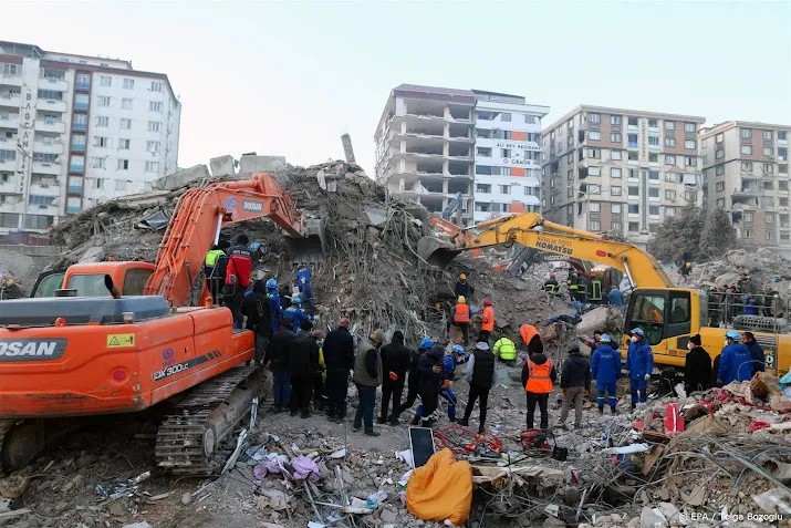 extra tv uitzending over nederlandse reddingswerkers in turkije