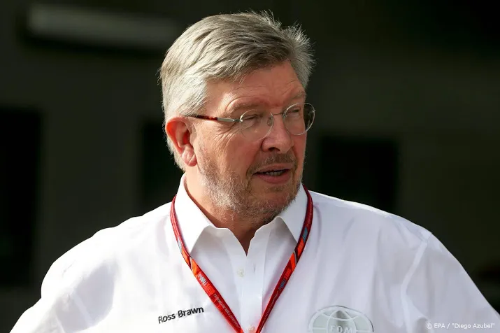 f1 baas brawn vierkant achter ambassadeur hamilton