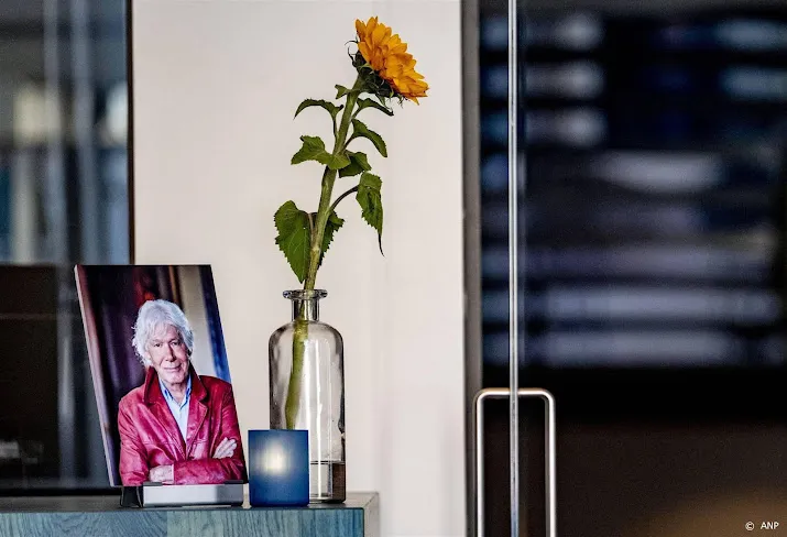 familie vrienden en collegas nemen afscheid van paul van vliet