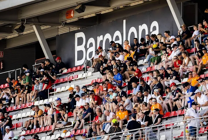 fans formule 1 op banken voor verstappen en sainz