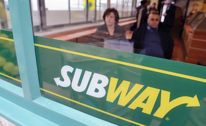 fastfood en broodjeszaak in trek bij publiek