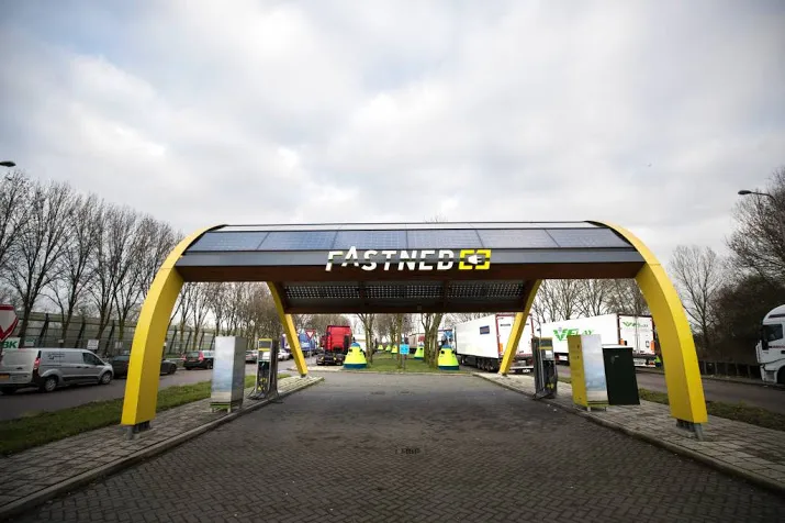 fastned weer naar de rechter om laadpunten