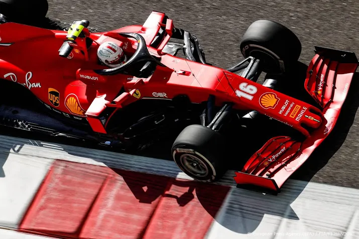 ferrari laat sainz en leclerc het samen uitvechten