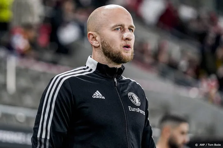 feyenoorder trauner nog twijfelgeval voor thuisduel met ajax