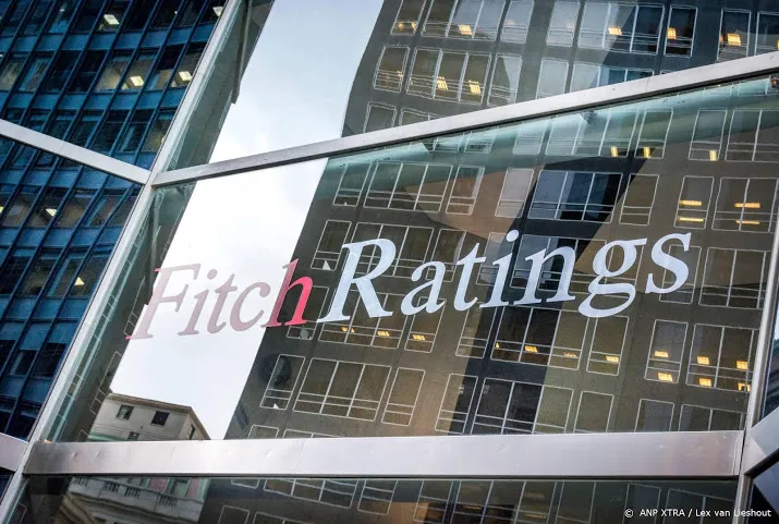 fitch plakt rommelstatus op argentinie