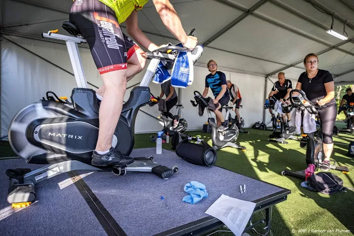 fitnessapparatenbedrijf peloton schrapt banen en zet topman opzij