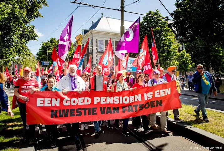 fnv gaat leden raadplegen over pensioendeal
