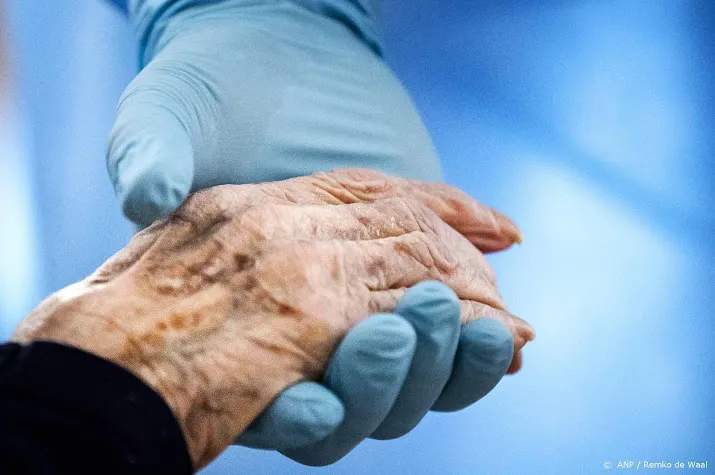 fnv leden akkoord met cao vvt zorg