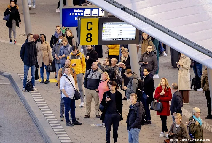 fnv nog ver uit elkaar met werkgevers over cao streekvervoer