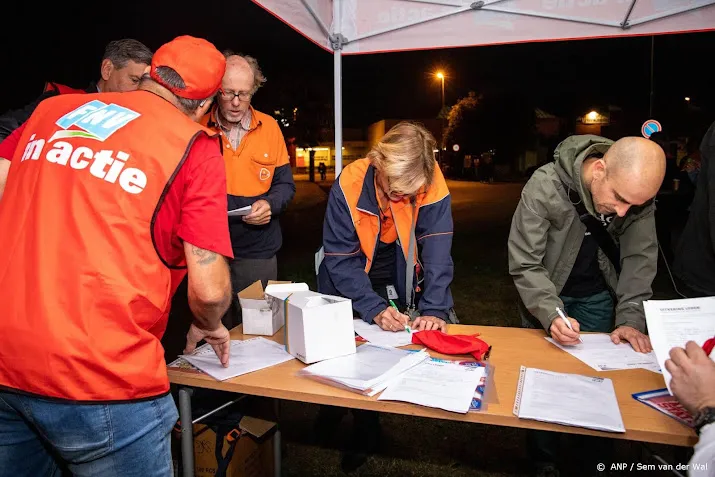 fnv vertraging post en pakketten door staking bij postnl